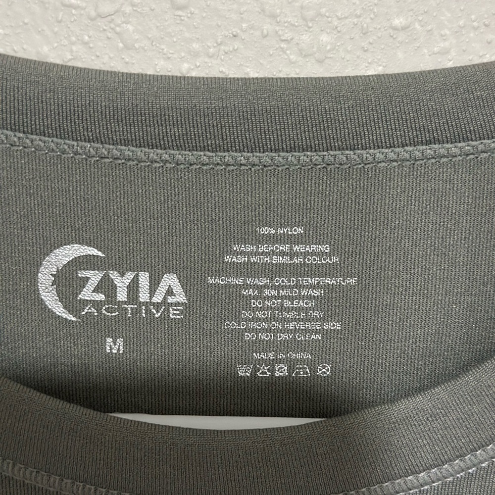 Zyia size medium sport shirt